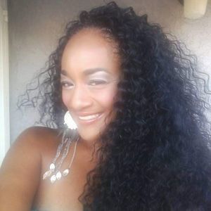 Meet your Posher, Elissa